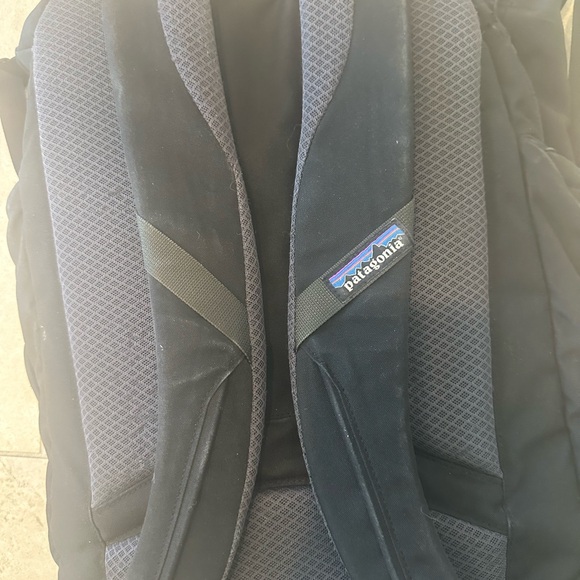 Patagonia Jalama 28L Men Black backpack travel pack daypack laptop padded straps - Picture 10 of 11